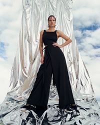 A daring deep black combination of top and pants with an androgynous look and long, wide straps, designed for the unconventional bride. A sustainable wedding collection designed in Vienna, that redefines modern bridal fashion with its striking, minimalist aesthetic.